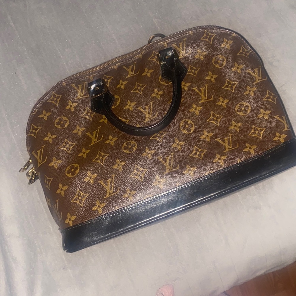 Authentic Louis Vuitton Alma PM Monogram Handbag